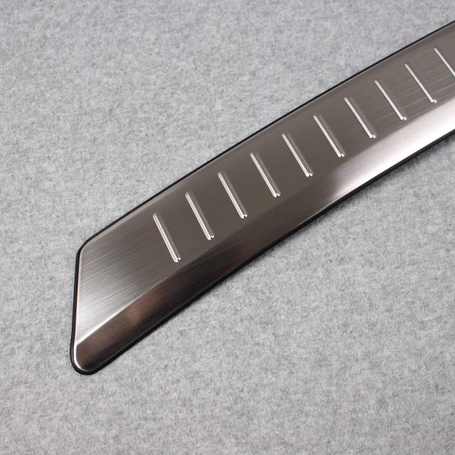 RUIQ 日産 新型 キックス P15型 専用 外装 ステンレス リア バンパー ステップガーニッシュ ガード キズ 防止 Nissan KICKS 専用 設計 (の通販は