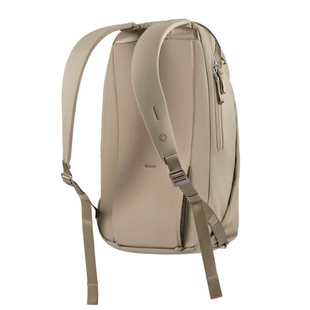 Urth ノーライト バックパック 24L (ベージュ) カメラ リュック バッグ リュックサック 防水 大容量 三脚収納 2気室 軽量 旅行 16インチ_4