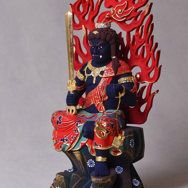 不動明王 仏像 木彫り ツゲ 守り本尊 木製 仏像 厄除け 魔除け (不動明王像-極彩色絵系)(Size:23センチ)