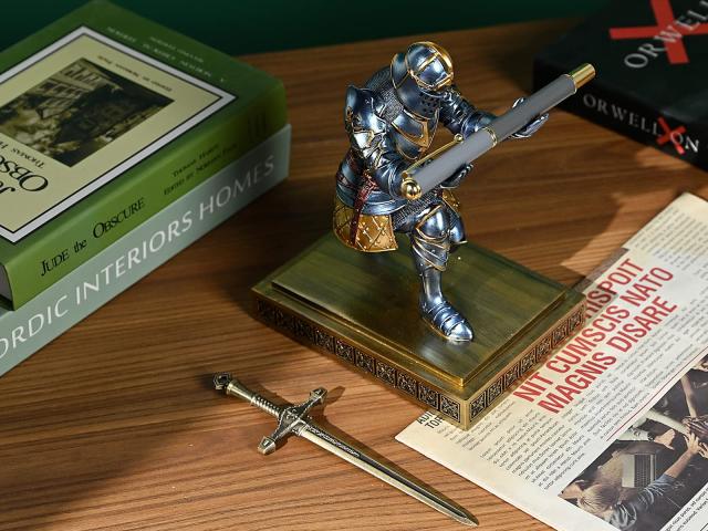 HDMbigmi King's Guard Knight ペンホルダー ペンスタンド デスク