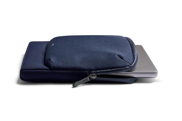 Bellroy] Laptop Caddy ノートPC14インチ用ケース - Navyの通販はau