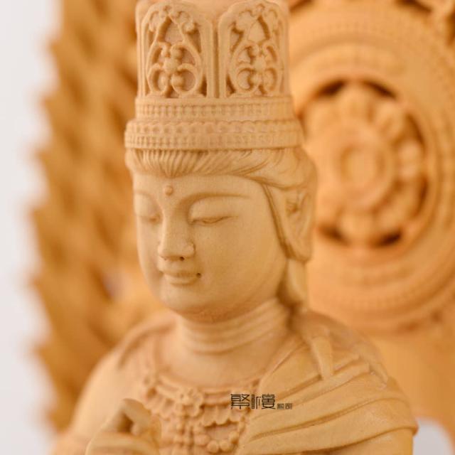 繁樓藝雕 大日如来 仏像 真言宗 仏壇仏像 木彫り 柘植の木 飛天光背 蓮華台座 未年・申年 守り本尊（高さ17cm×巾8.5cm×奥行8.5cm） (原