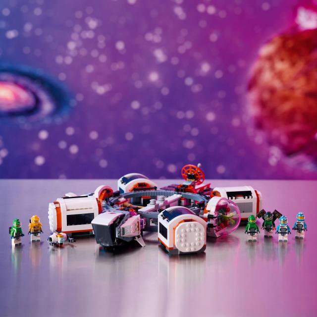 レゴ(LEGO) シティ モジュラー宇宙ステーション おもちゃ 玩具 プレゼント 誕生日 ブロック クリスマス 男の子 女の子 子供 7歳 8歳 9歳