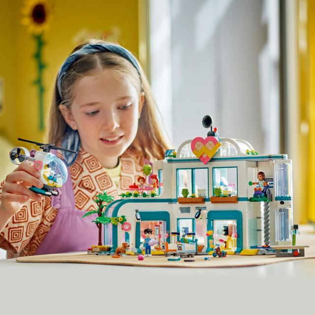 レゴ(LEGO) フレンズ ハートレイクシティ病院 おもちゃ 玩具 誕生日 プレゼント ブロック 女の子 男の子 子供 7歳 8歳 9歳 小学生 ごっこ