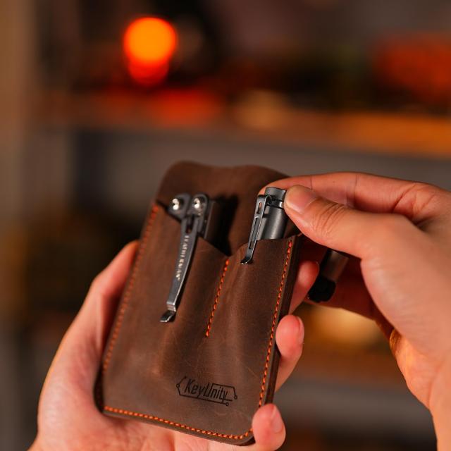 KeyUnity KF04 チタンポケット LED懐中電灯 携帯 チタン合金製 超軽量 AAAアルカリ電池対応 IPX8防水 耐衝撃 耐食性 実用点灯120時間 明