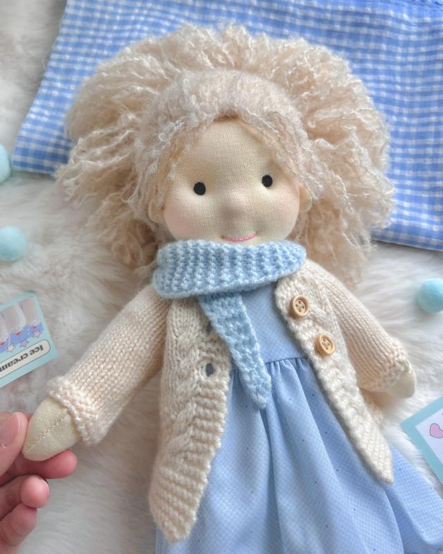 BlissfulPixie ウォルドルフ人形 手作り人形 Waldorf Doll - Florke 30cm 柔らかい 女の子 かわいい ぬいぐるみ 子供たちに最適な人形