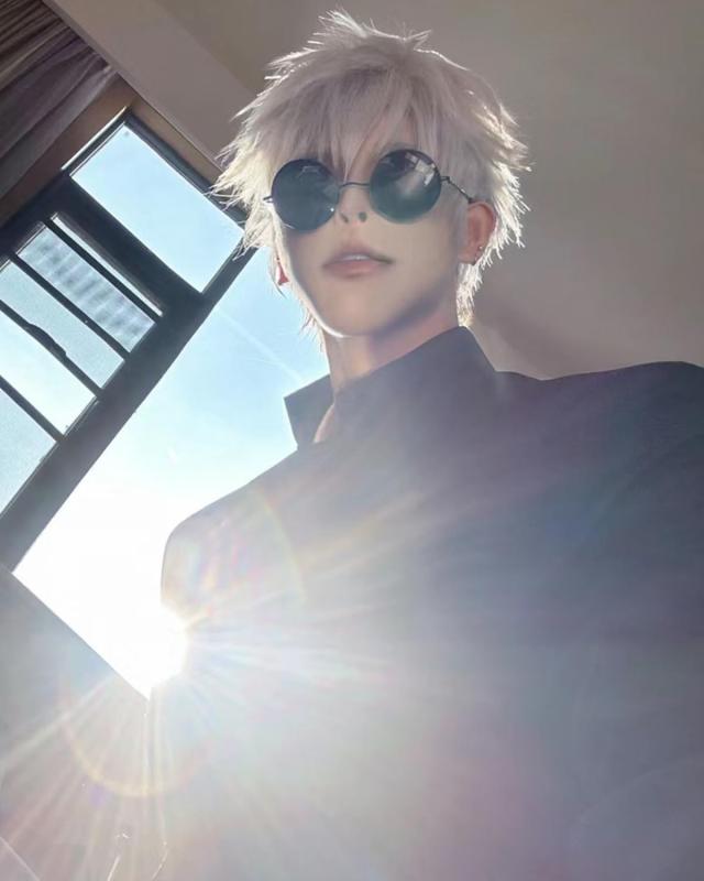 呪術廻戦 五条悟 当主服 コスプレ 衣装 ウィッグ 筋肉インナー 胸潰し