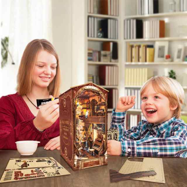 Spilay Booknook ミニチュア ドールハウス キット 本棚 本棚 飾り ドールハウス DIY クラフト 木製 ギフト ドールハウス 初心者向け 誕生の通販は
