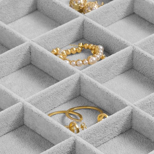 Oirlv ジュエリートレイ ベルベット 24区画 イヤリング 指輪 ディスプレイ 収納 アクセサリートレイ 高級 おしゃれ 適格請求書に対応 P00の通販は