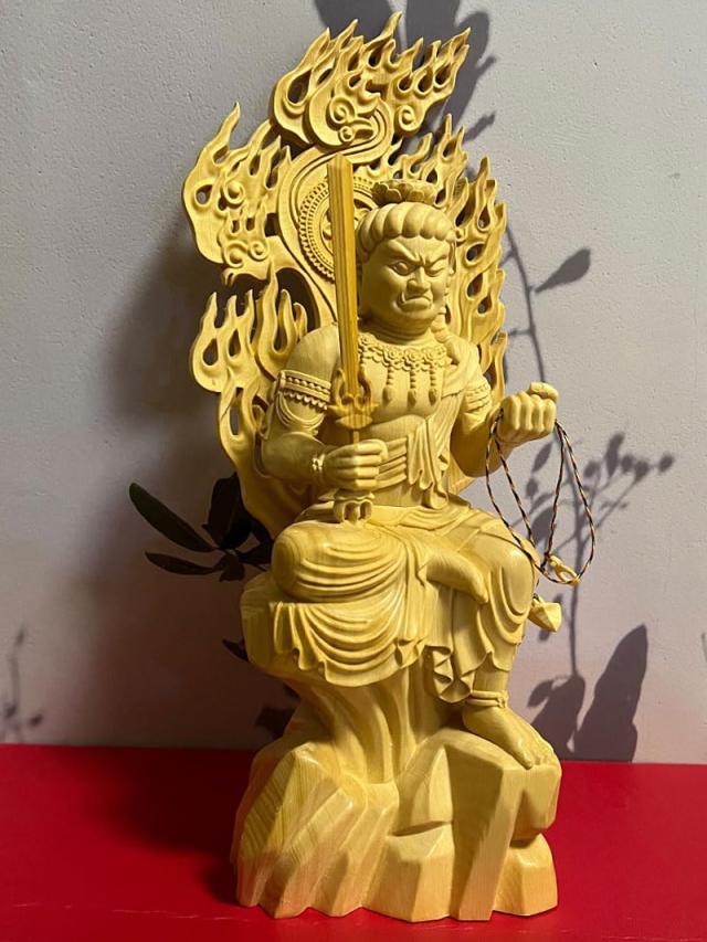木彫り仏像【不動明王座像】真言宗脇仏(酉年生まれ)桧木製高級木彫り ◆厄除け十二支守り本尊・守護仏 (高さ16cm)_2