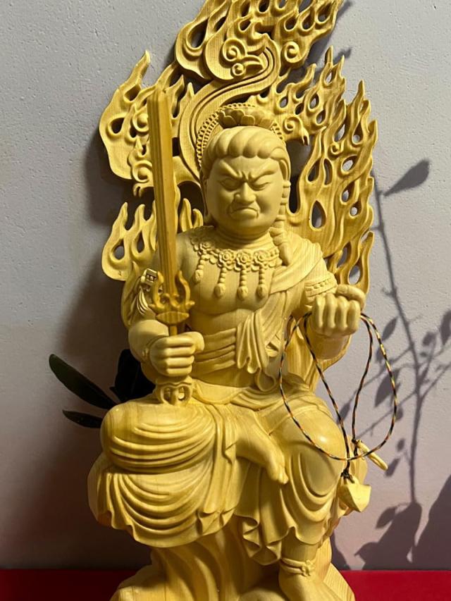 木彫り仏像【不動明王座像】真言宗脇仏(酉年生まれ)桧木製高級木彫り ◆厄除け十二支守り本尊・守護仏 (高さ16cm)_3