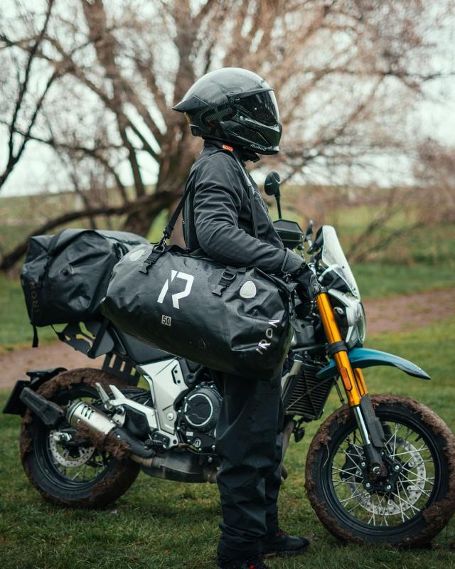 IRON JIA’S バイクシートバッグ ツーリングバッグ キャンプツーリング ショルダーストラップ付き 反射テープ付き ワンタッチ装着 防水 軽_1