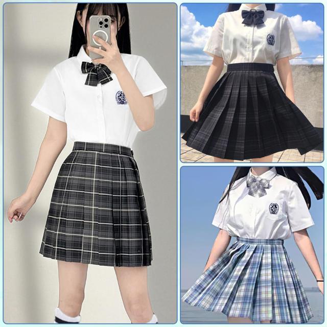 2025コンサートで聖子さんが白いTシャツとー緒に着用しているプリーツスカート 2025コンサートで聖子さんが白いTシャツとー緒に着用している