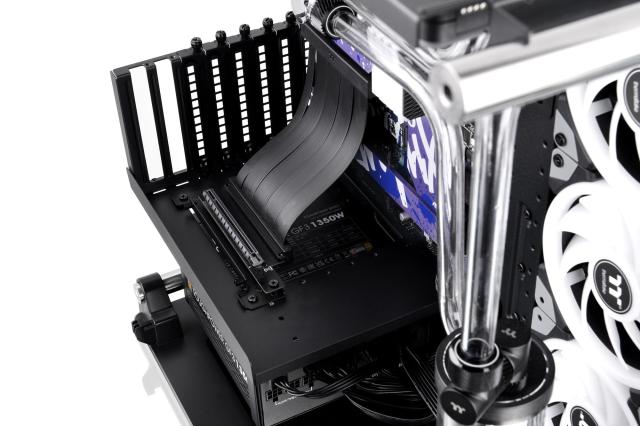 Thermaltake PCI-E 4.0 Dual 90 Degree Riser Cable 130mm Black AC-071-CO1OTN-C1 CS9320_8