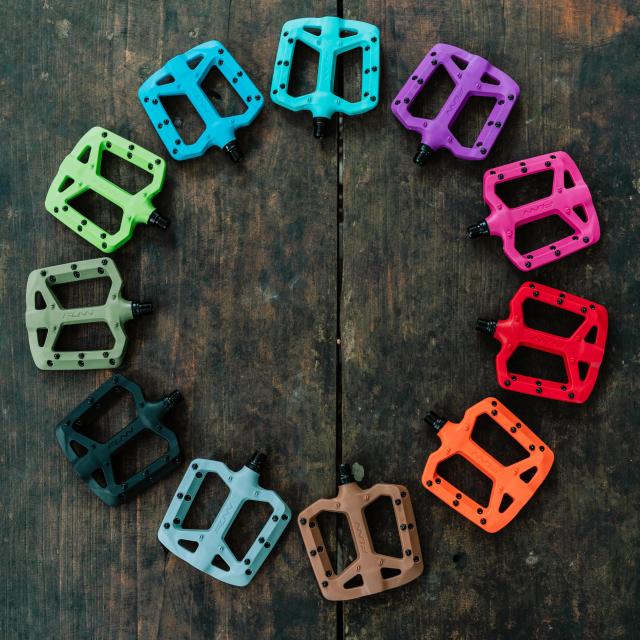 Funn Taipan ガラス繊維強化熱可塑性自転車ペダル 9/16インチのCrMo車軸と