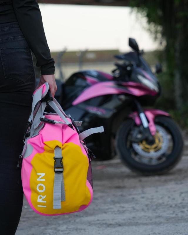 IRON JIA’S バイクシートバッグ ツーリングバッグ キャンプツーリング ショルダーストラップ付き 反射テープ付き ワンタッチ装着 防水 軽_6