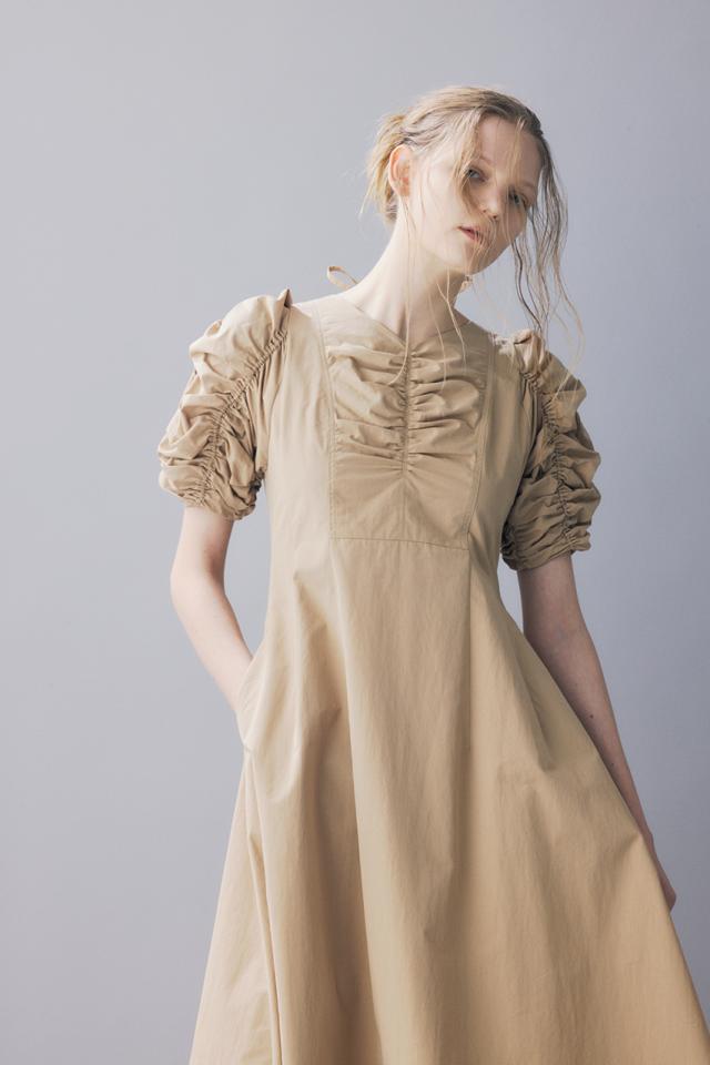 【30％OFF】 【PLUS】ギャザースリーブフレアロングドレス WOMENSレディース