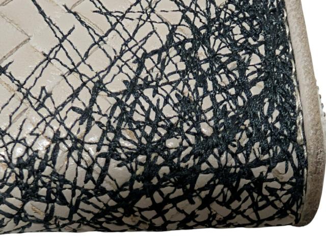 新品同様‼️ ボッテガヴェネタ　長財布　イントレチャート　刺繍　ラウンドファスナー ボッテガ・ヴェネタ(BOTTEGA VENETA) イントレチャート(INTRECCIATO