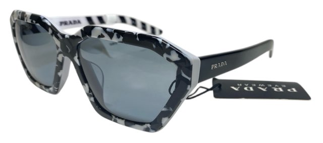 未使用 プラダ サングラス PRADA PR 03VSF カモフラージュ ミレニアルズ Millennials レディース メンズ ブラック ホワイト 迷彩 黒 白 S