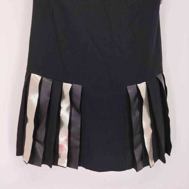 VERSUS VERSACE黒 ノースリーブ ひざ丈ワンピース VERSUS VERSACE黒 ノースリーブ ひざ丈ワンピース