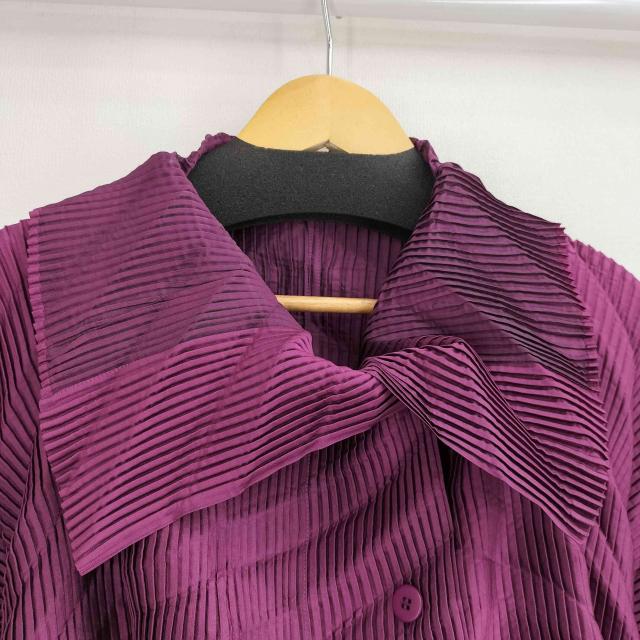 ISSEY MIYAKE(イッセイミヤケ) 17aw Chromatic Fantasia -極光色- CROSS PLEATED HI-NECK JACKET ウェーブプリーツ  変形ジャケット レディース  2【中古】【ブランド古着バズストア】