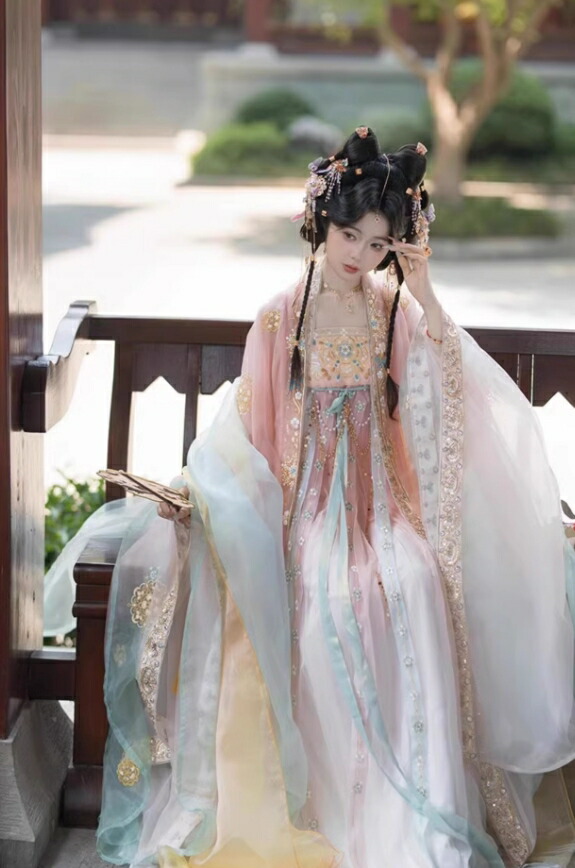 中華衣装 5点セット お姫様 華やか 漢服 中華コスプレ衣装 中国古代服装 皇后 貴妃 唐朝 宮廷 仮装 変装 繊細な刺繍 キラキラ フード付きマント 振袖羽織 神様 中華服 シフ 仙女_2