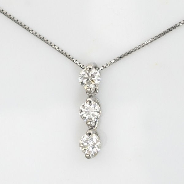 ◆Pt900/850　トリロジー 3P ダイヤ ネックレス 0.50ｃｔ　アジャスター付き ブランド【ネックレス/アクセサリー】【中古】