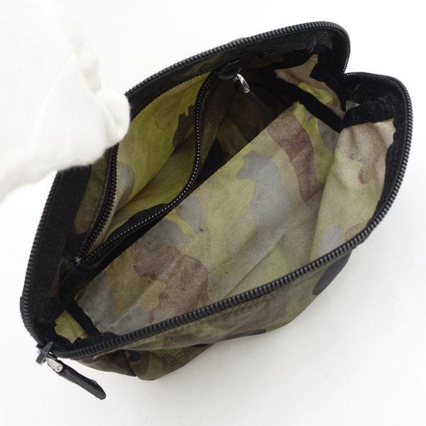 PRADA / プラダ ■ポーチ メタルプレート カモフラ柄 グリーン ブランド【バッグ/バック/BAG/鞄/カバン】 【中古】 の通販は PRADA / プラダ ■ポーチ メタルプレート カモフラ柄 グリーン ブランド【バッグ/バック/BAG/鞄/カバン】 【中古】 の通販は