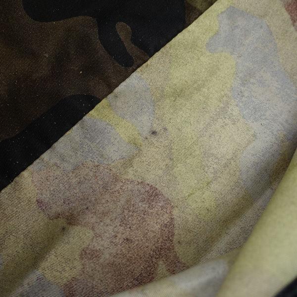 PRADA / プラダ ■ポーチ メタルプレート カモフラ柄 グリーン ブランド【バッグ/バック/BAG/鞄/カバン】 【中古】 の通販は PRADA / プラダ ■ポーチ メタルプレート カモフラ柄 グリーン ブランド【バッグ/バック/BAG/鞄/カバン】 【中古】 の通販は