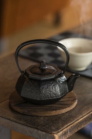 最新の激安 急須 南部鉄器 末広 やかん ケトル 調理器具 食器 キッチン 池永鉄工 ステンレス茶漉し付 400ml キッチン 食器 調理 Www Nepalmountaintrekkers Com