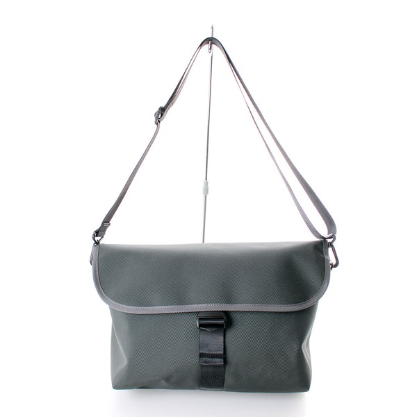 様々なシーンで使える、軽量撥水スマートかぶせショルダー / ファッション バッグ・財布 ショルダーバッグの通販は 5,910円