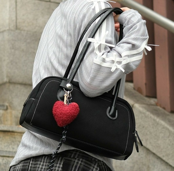 HOOK for girls Y2K ロングハンドルハンドバッグ チャーム付き レディース かわいい / ファッション バッグ・財布の通販は