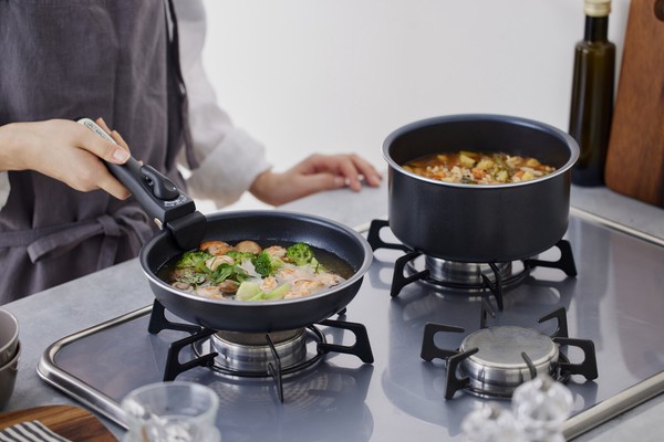 アイリスオーヤマ フライパンセット ガス火対応 ダイヤモンドコートパン5点セットガス火対応 / 生活雑貨 食器・キッチン 調理器具の通販は