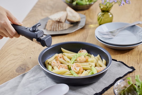 アイリスオーヤマ フライパンセット ガス火対応 ダイヤモンドコートパン5点セットガス火対応 / 生活雑貨 食器・キッチン 調理器具の通販は