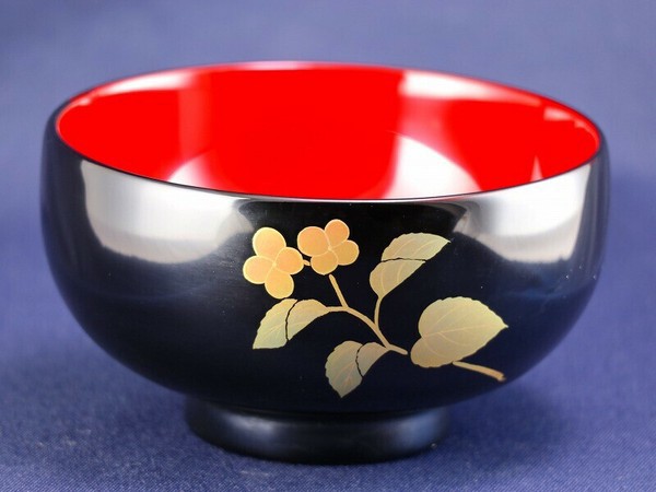 誕生花付き汁椀 黒 5月15日 四季咲きベゴニア / 生活雑貨 食器・キッチン 碗・椀の通販は