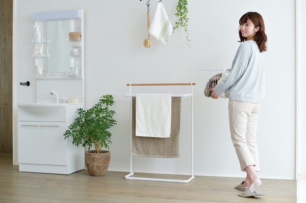 アイリスオーヤマ 大口受付中! 新生活 物干し ナチュラル物干し タオルハンガー / 生活雑貨 バス・トイレ・ランドリー ランドリー用品の通販は