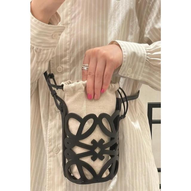 LOEWE ロエベ アナグラム カットアウト ポケット ショルダー