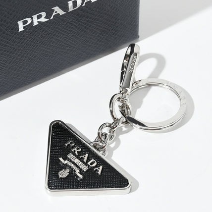 PRADA プラダ キーホルダー キーリング SAFFIANO レザー TRIANGLE