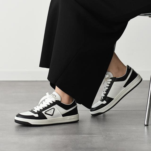 PRADA プラダ 靴 シューズ ダウンタウン レザー スニーカー 1E792M3LKG レディース ホワイト ブラック トライアングルロゴ レースアップ ラバーソール 人気 おすすめ ギフト プレゼント