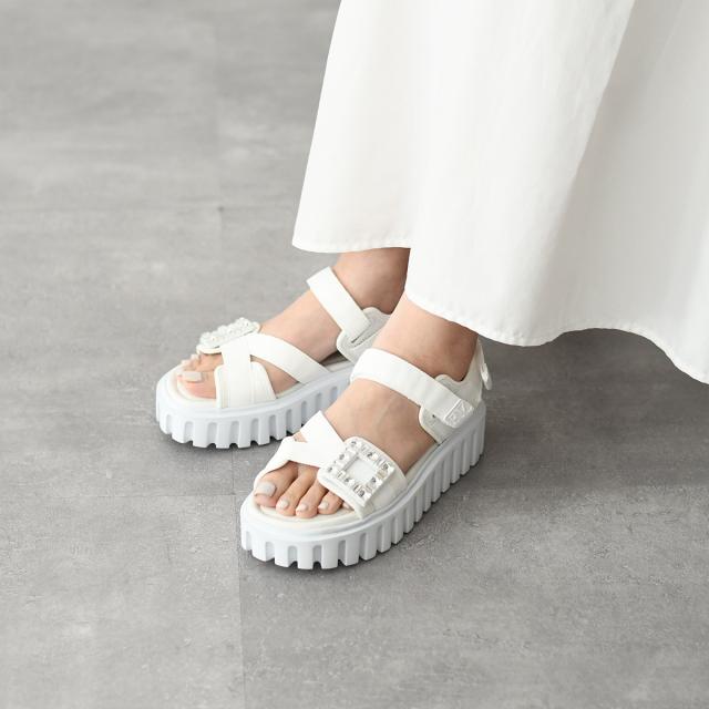 Roger Vivier ロジェ ヴィヴィエ ヴィヴ ゴーシック トレッキー ストラス バックル テクニカル ファブリック サンダル RVW70637560T58 レディース ホワイト ブラック ビジュー ロゴ 人気 おすすめ プレゼント ミュール
