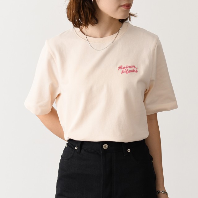 MAISON KITSUNE メゾン キツネ トップス ハンドライティング コンフォート Tシャツ MW00126 KJ0119 レディース ベージュ ホワイト ブラック 半袖 ロゴ クルーネックの通販は