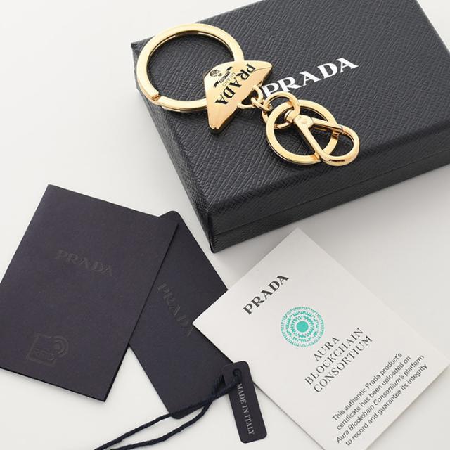 PRADA プラダ キーチャーム キーホルダー メタル キーリング 1PM037 66A レディース ゴールド トライアングルロゴ バッグチャームの通販は PRADA プラダ キーチャーム キーホルダー メタル キーリング 1PM037 66A レディース ゴールド トライアングルロゴ バッグチャームの通販は