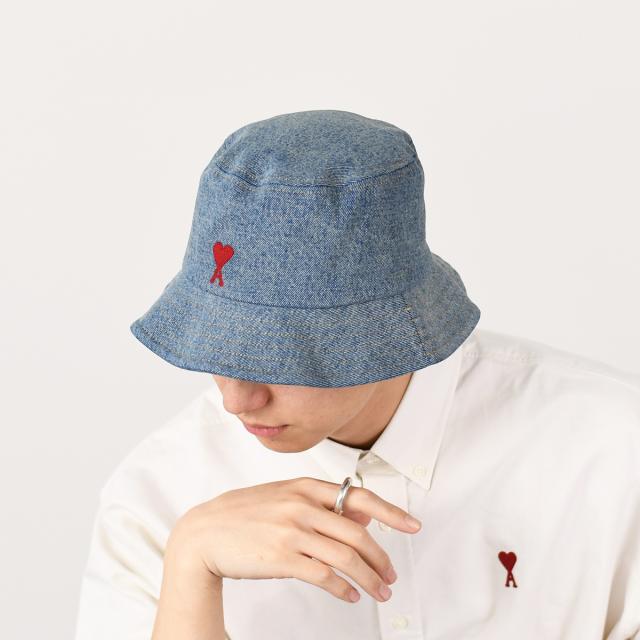 【AMI PARIS】Embroidered 立体 ロゴ デニム バケット ハット AMI AMI PARIS(アミ パリス) ハット(レディース) - 海外通販のBUYMA
