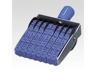 Shachihata/シヤチハタ 回転ゴム印 欧文8連 特大号 ゴシック体 欧文8連(ゴシック体) CF-8LGの通販は 7,980円