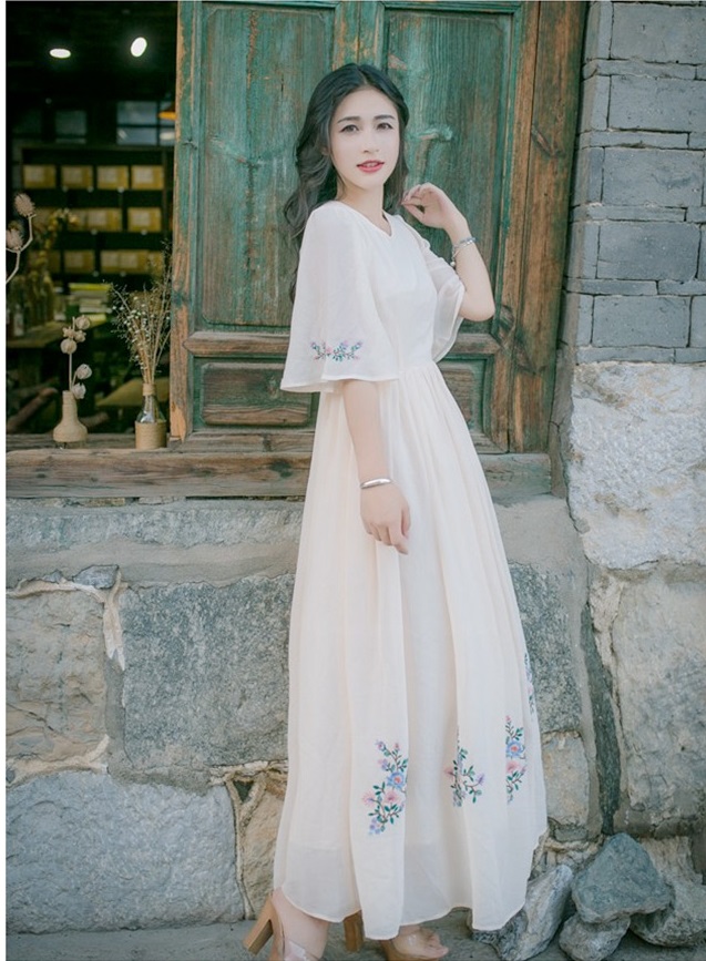 マキシワンピ マキシ丈 ワンピース 春 夏 リゾート レデイース 女性 花柄 フラワー 刺繍 クルーネック 送料無料の通販はau Pay マーケット Cow Mountain