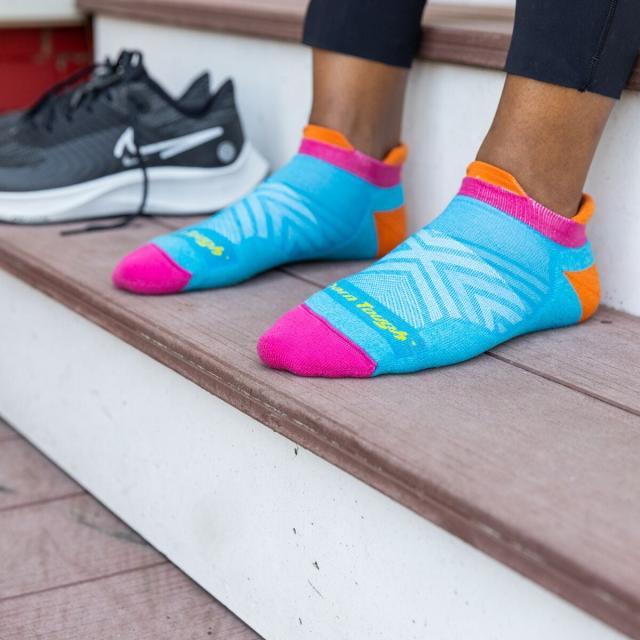 (取寄) ダーンタフバーモント レディース エレメント ノー ショー タブ ライトウェイト ウィズ クッション Darn Tough Vermont women Element No Show Tab Lightweight with Cushion Cyan 取寄) ダーンタフバーモント レディース エレメント ノー ショー タブ