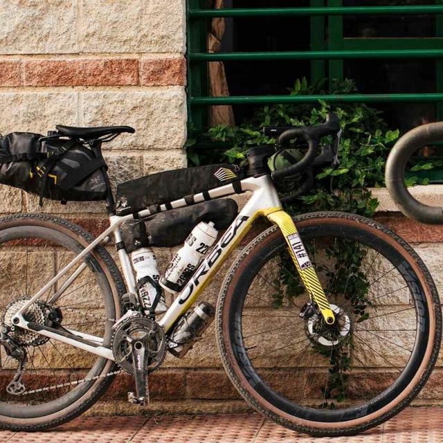 取寄) レーシング ロング トップ チューブ パック Apidura Racing Long