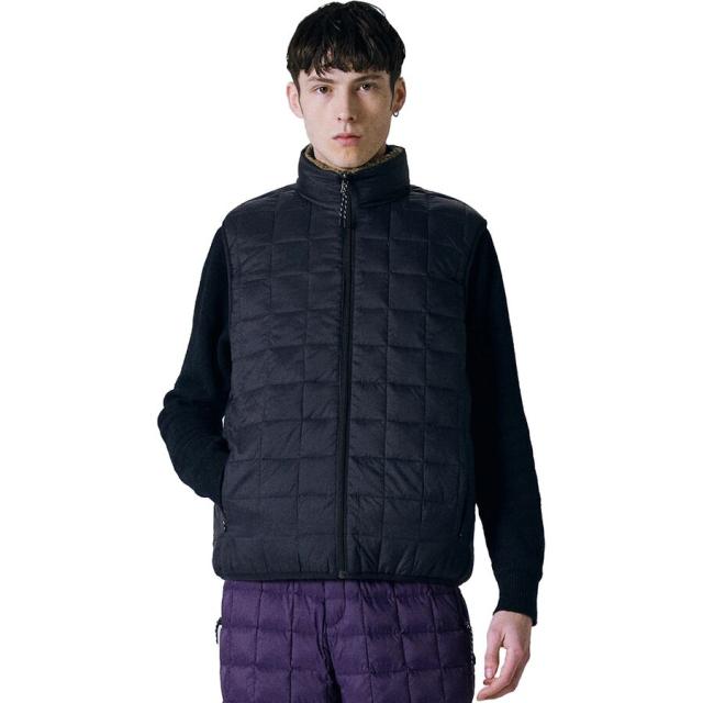 (取寄) タイオン マウンテン リバーシブル ダウン X ボア ベスト Taion Mountain Reversible Down x Boa Vest Black/Beigeの通販は