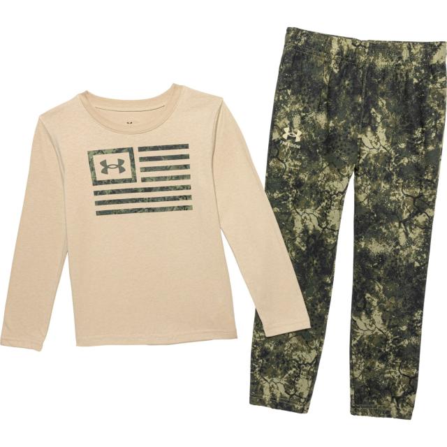 (取寄) アンダーアーマー リトル ボーイズ アス クラックド フリーダム シャツ アンド ジョガーズ セット - ロング スリーブ Under Armour Little Boys US Cracked Freedom Shirt and Joggers Set - Long Sleeve Desert Sand And Freedom Printの通販は