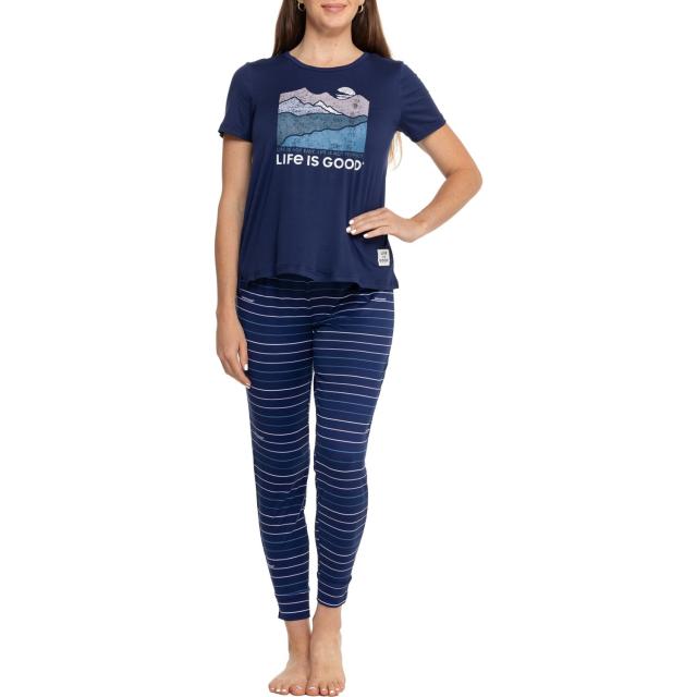 (取寄) ライフイズグッド コア マウンテン T-シャツ アンド ジョガーズ ラウンジ セット - ショート スリーブ Life is Good Life is Good Core Mountain T-Shirt and Joggers Lounge Set - Short Sleeve  Navyの通販は 7,810円